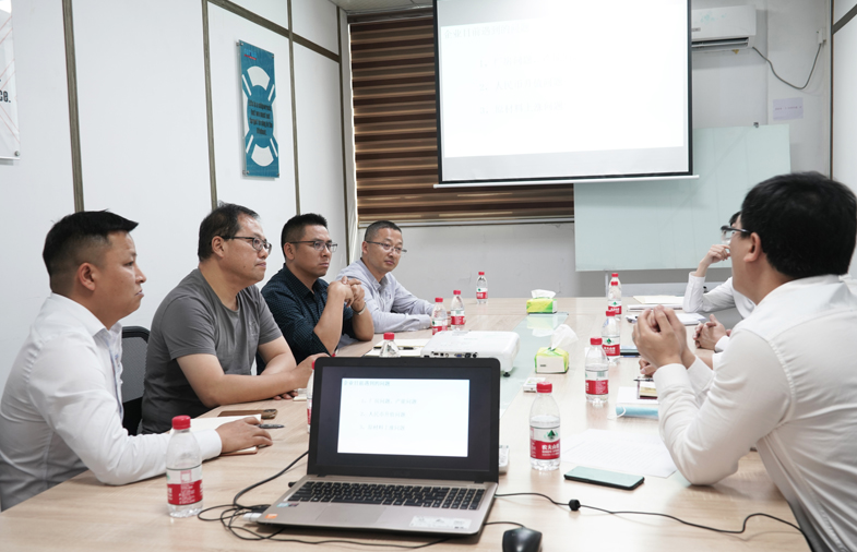 1617076844890350.jpg 特姆優(yōu)公司-鎮(zhèn)領(lǐng)導(dǎo)視察-2.jpg