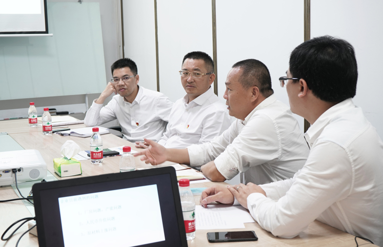 1617076871737672.jpg 特姆優(yōu)公司-鎮(zhèn)領(lǐng)導(dǎo)視察-3.jpg