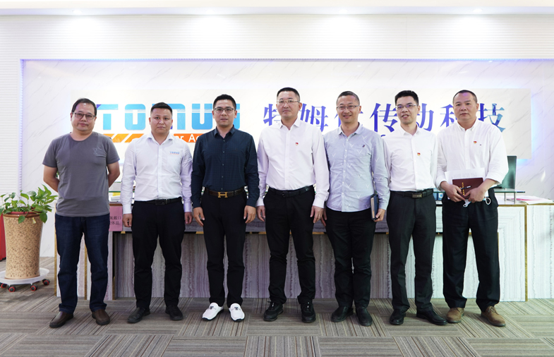 1617076884957326.jpg 特姆優(yōu)公司-鎮(zhèn)領(lǐng)導(dǎo)視察.jpg